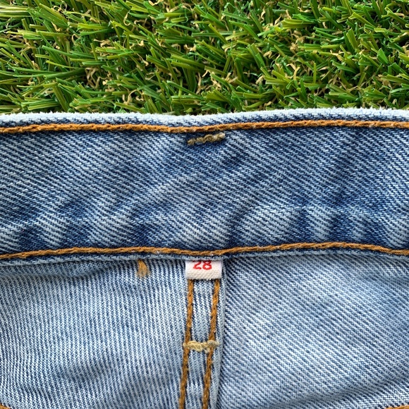 Levi's size 28 Denim Shorts - Picture 4 of 5